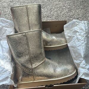 UGG Classic Short Metallic Sparkle- GOLD Size 9M/40